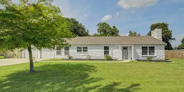 212 Lakewood Drive
