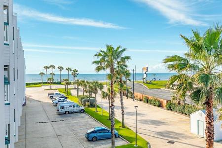 6102 Seawall Boulevard