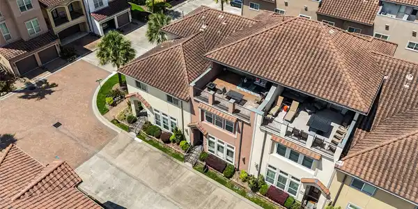 26 W Oaks Drive
