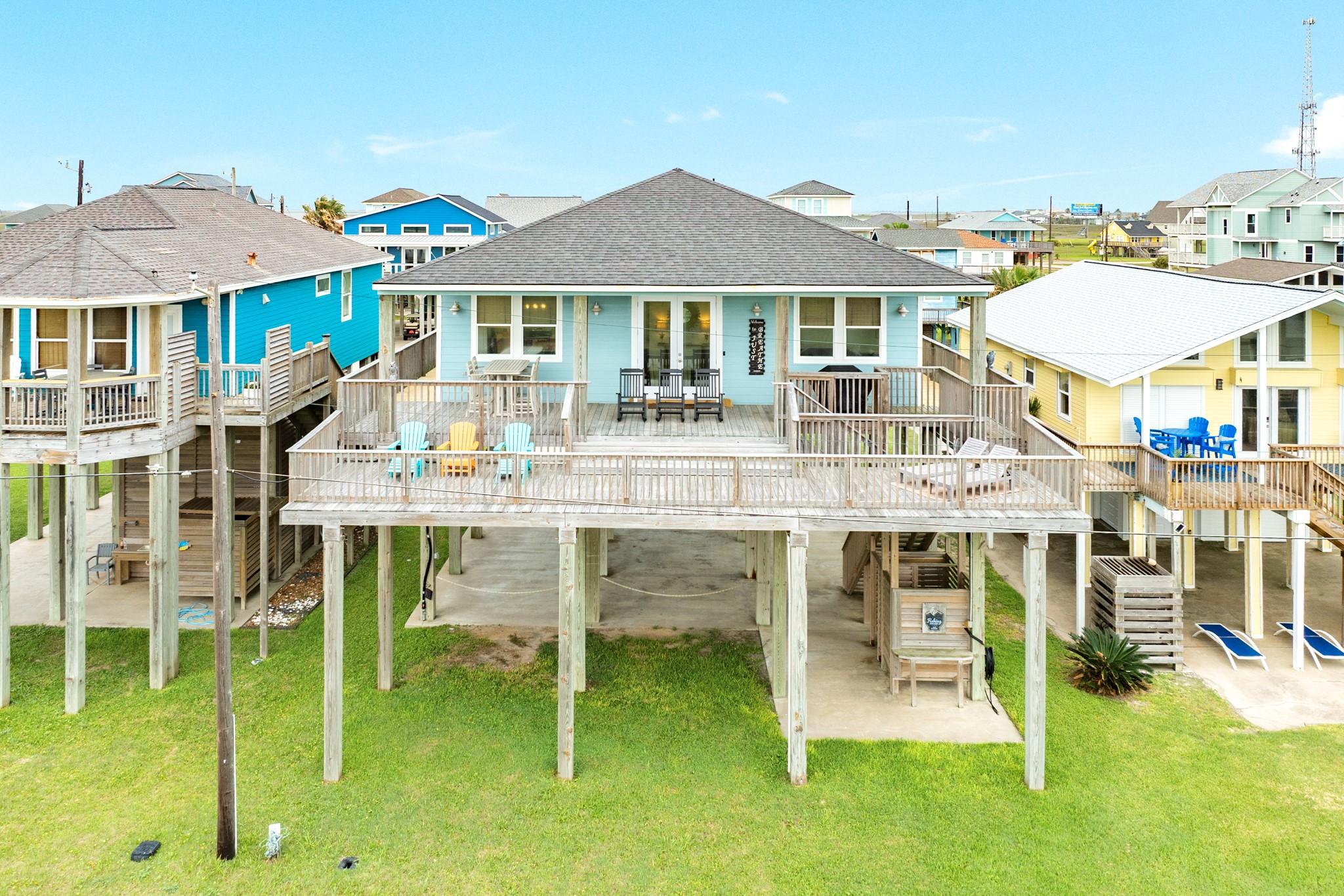 Image 3: Wow! Multi-level 900+ sq ft deck facing the gulf.