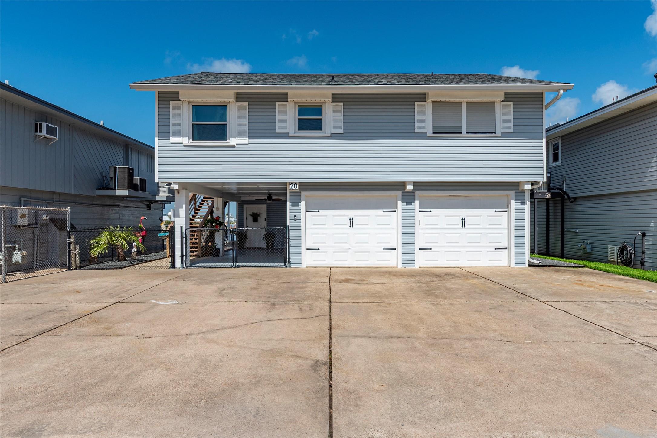 Image 3: DOUBLE GARAGE SPACE