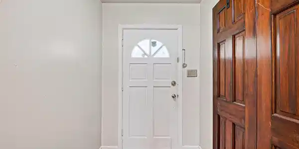 Image 4: Entry
