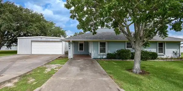 748 W Bayshore Drive
