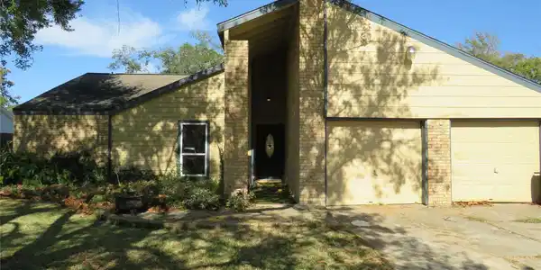 1112 N Heron Drive