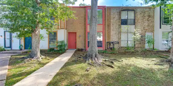 2420 Miramar Court