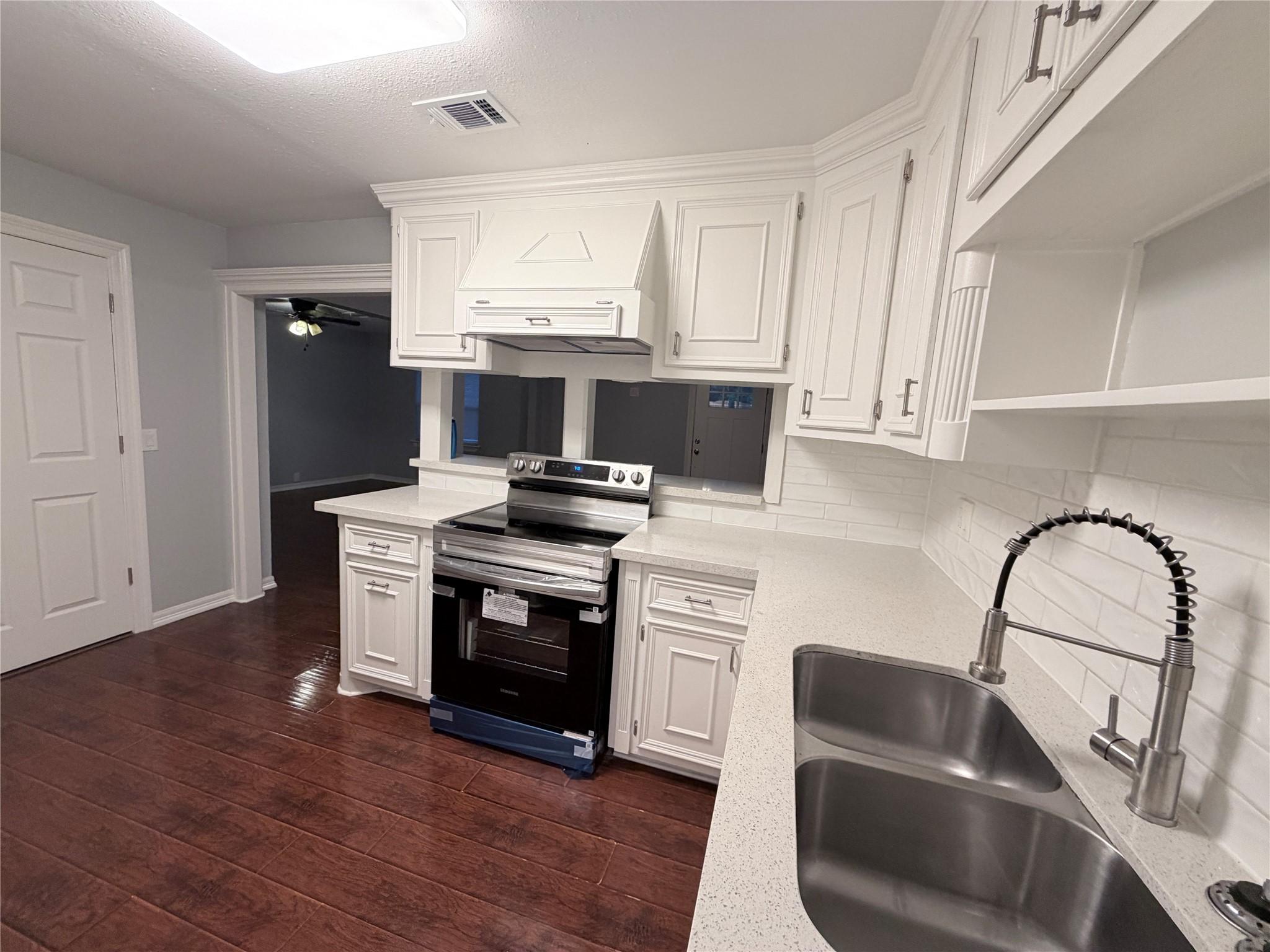 Image 2: Kitchen