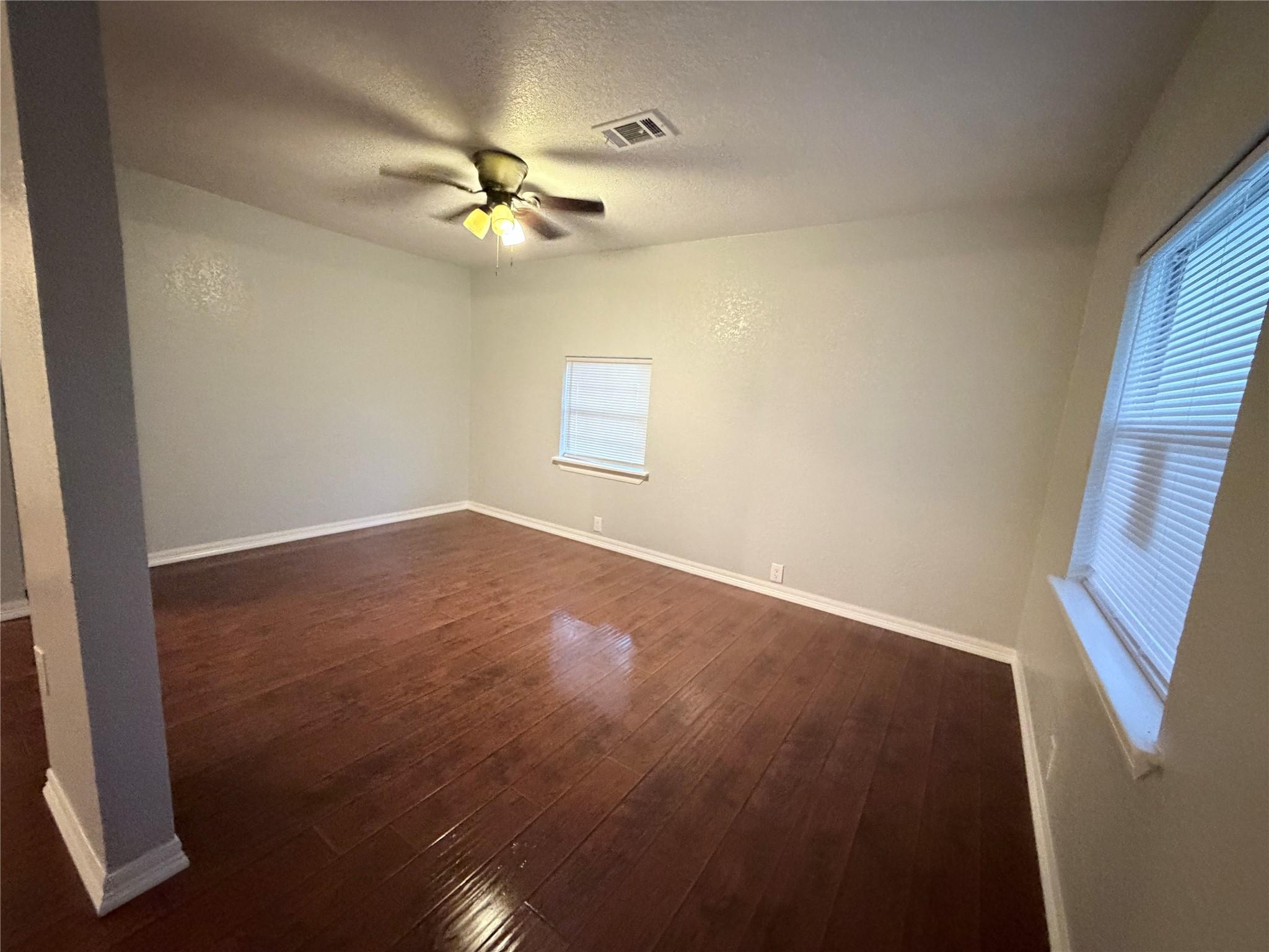 Image 4: Living or Dinning