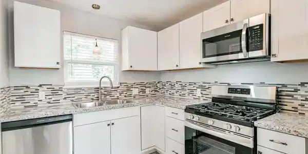 Image 3: This kitchen combines modern finishes with plenty