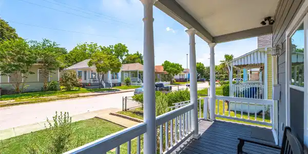 Image 4: Front access to property.  Additional rear, gated