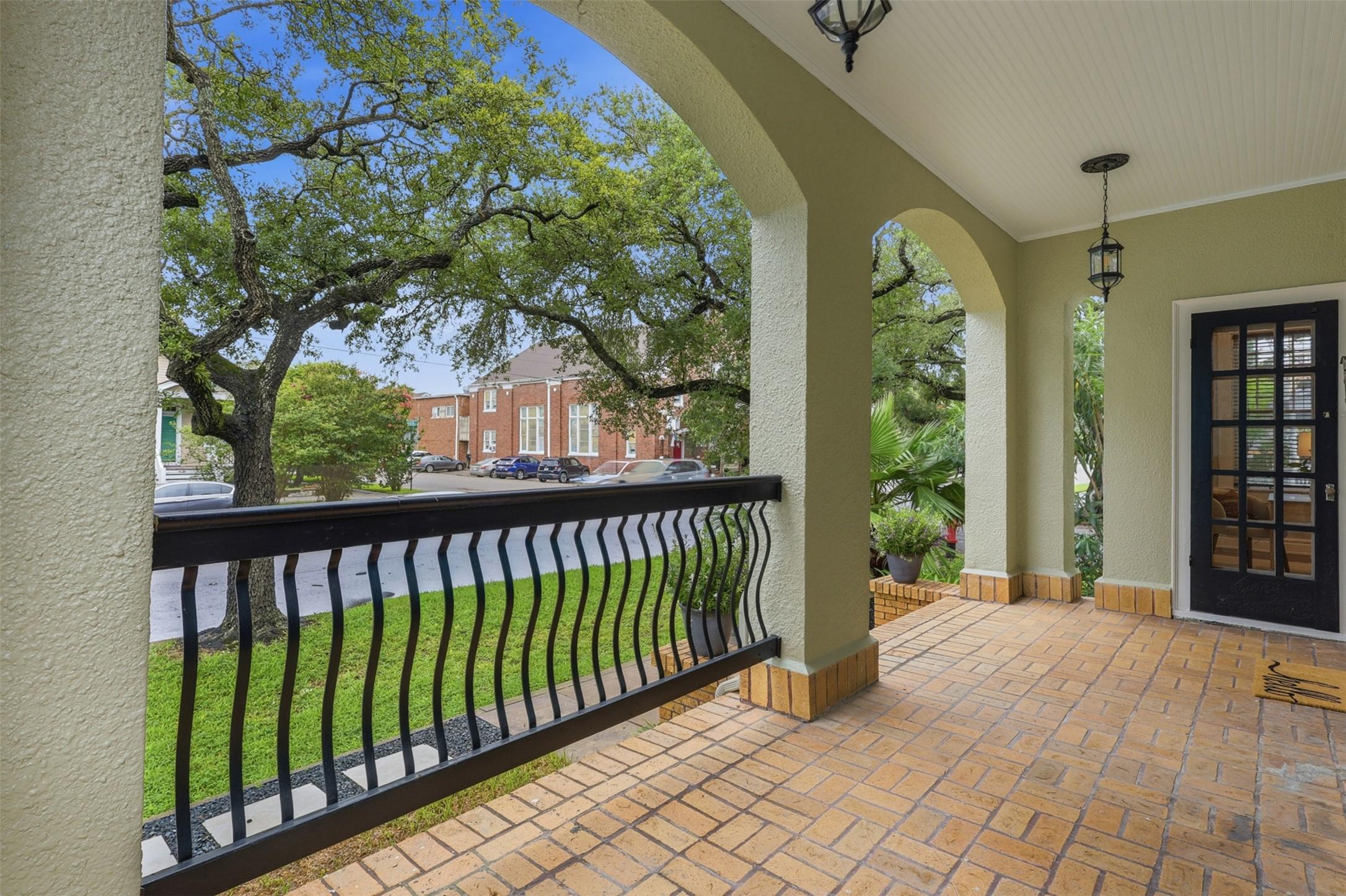 Image 4: Imagine enjoying the gulf breeze on the porch that