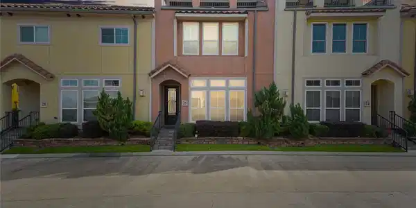 26 W Oaks Drive