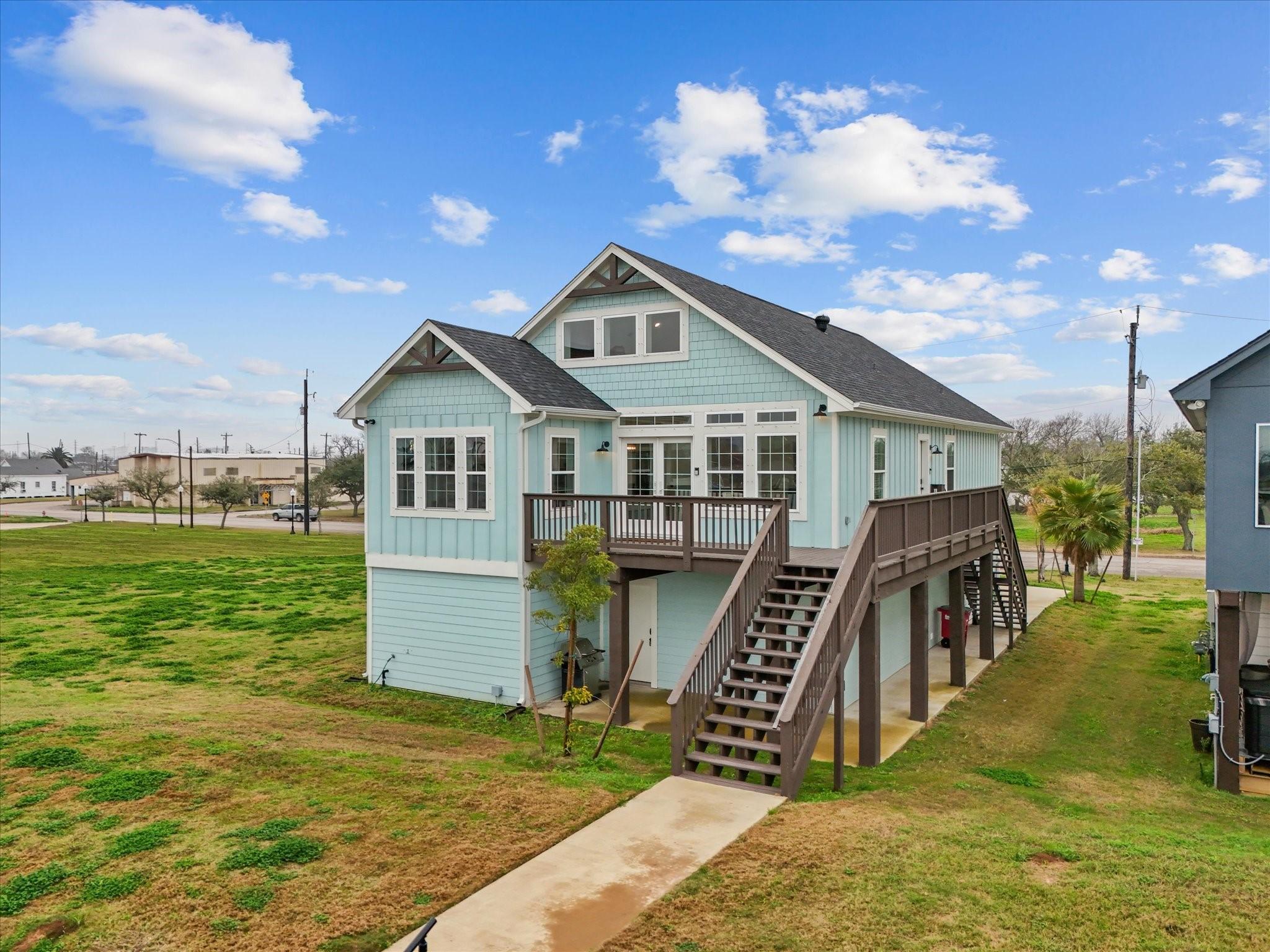 Image 2: Charming riverside home along the Old Brazos River