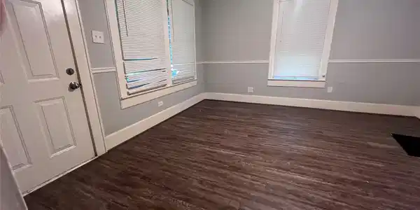 Image 4: Living room