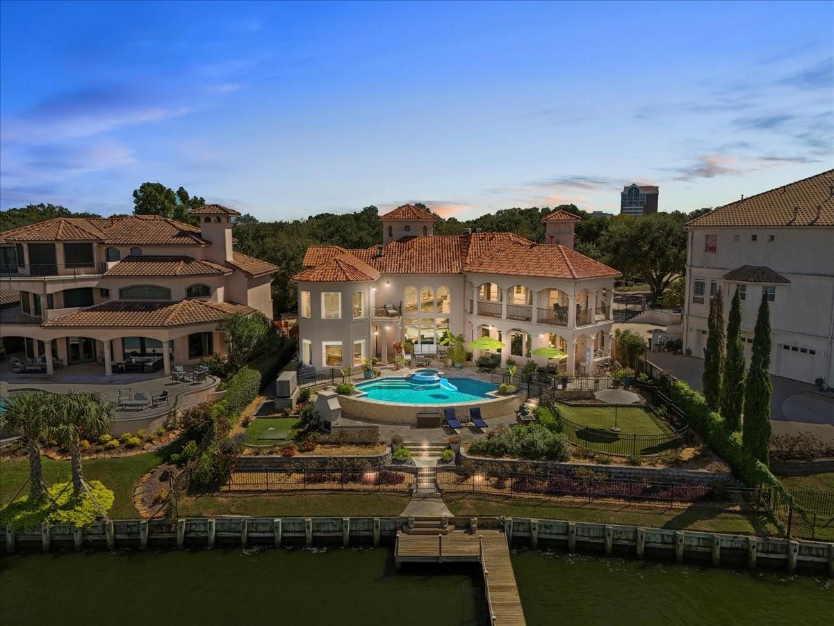 Image 1: Experience luxury living in this stunning waterfro