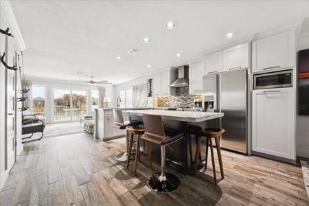 1900 Lakeside Drive