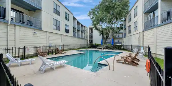 Image 4: NICE COMMUNITY POOL