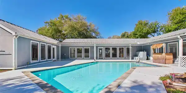 435 3rd Street