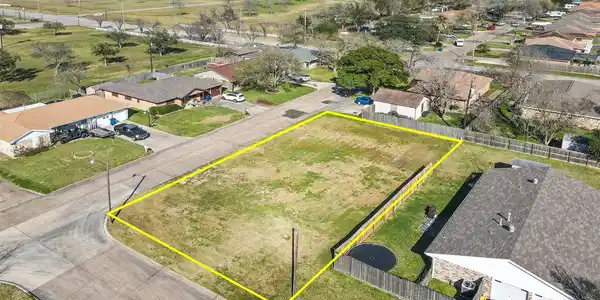 2514 Sunnycrest Drive