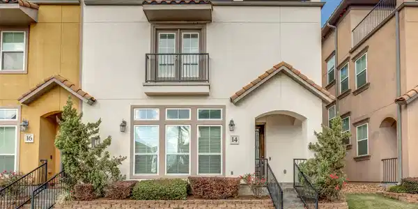 14 W Oaks Drive