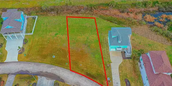 Image 4: Lines are approximate, survey available.