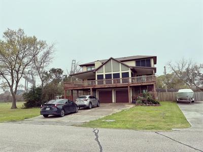 215 Bay Colony Drive