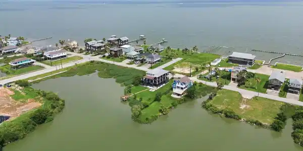 Image 3: Panoramic 360 water views