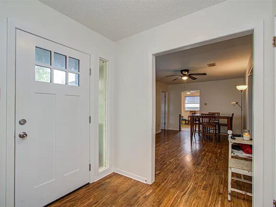 Image 3: Foyer