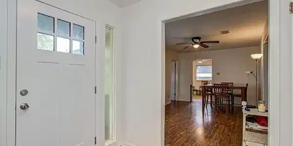 Image 3: Foyer