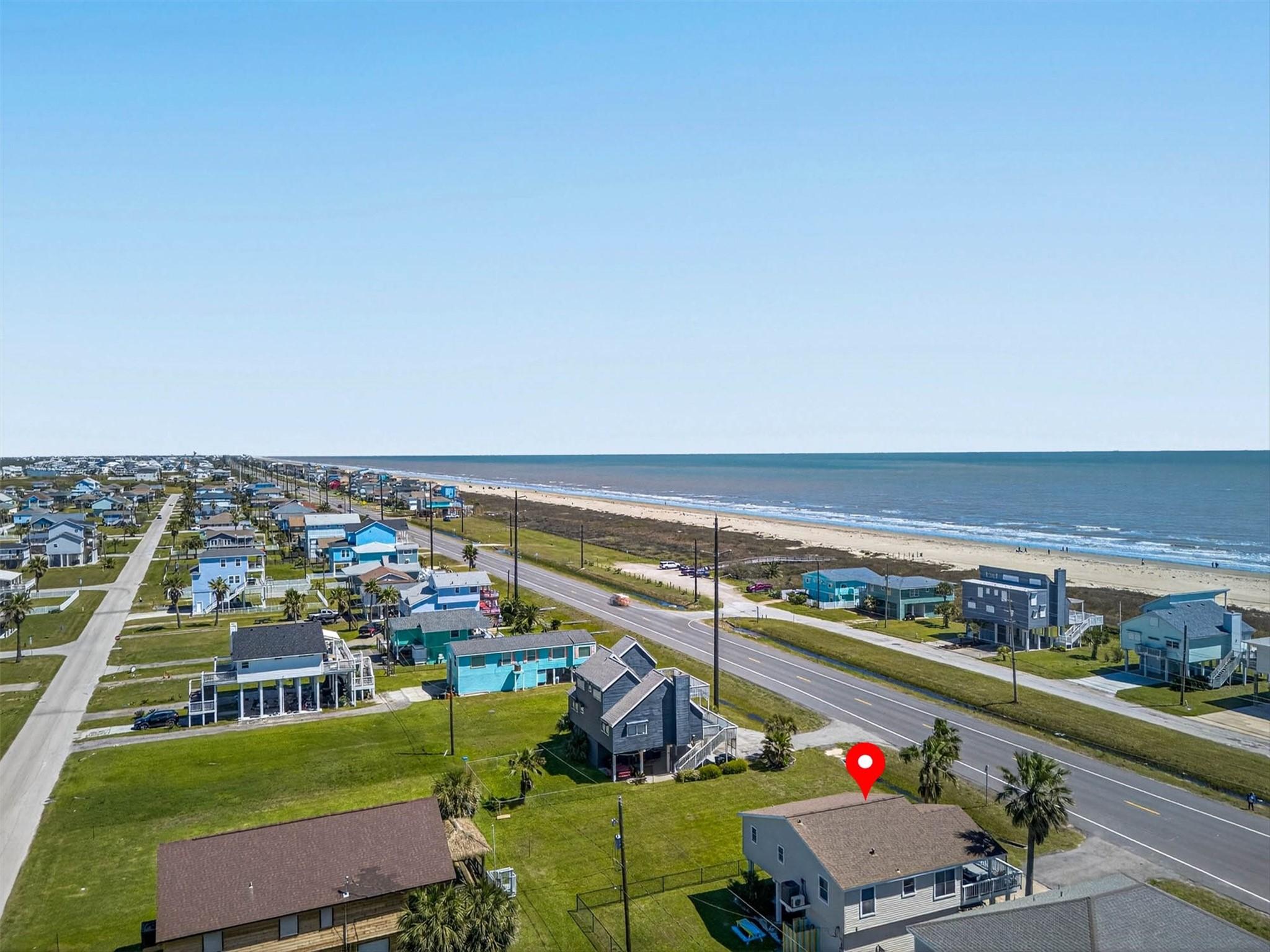 Image 4: Right across the street from the beach! Just grab