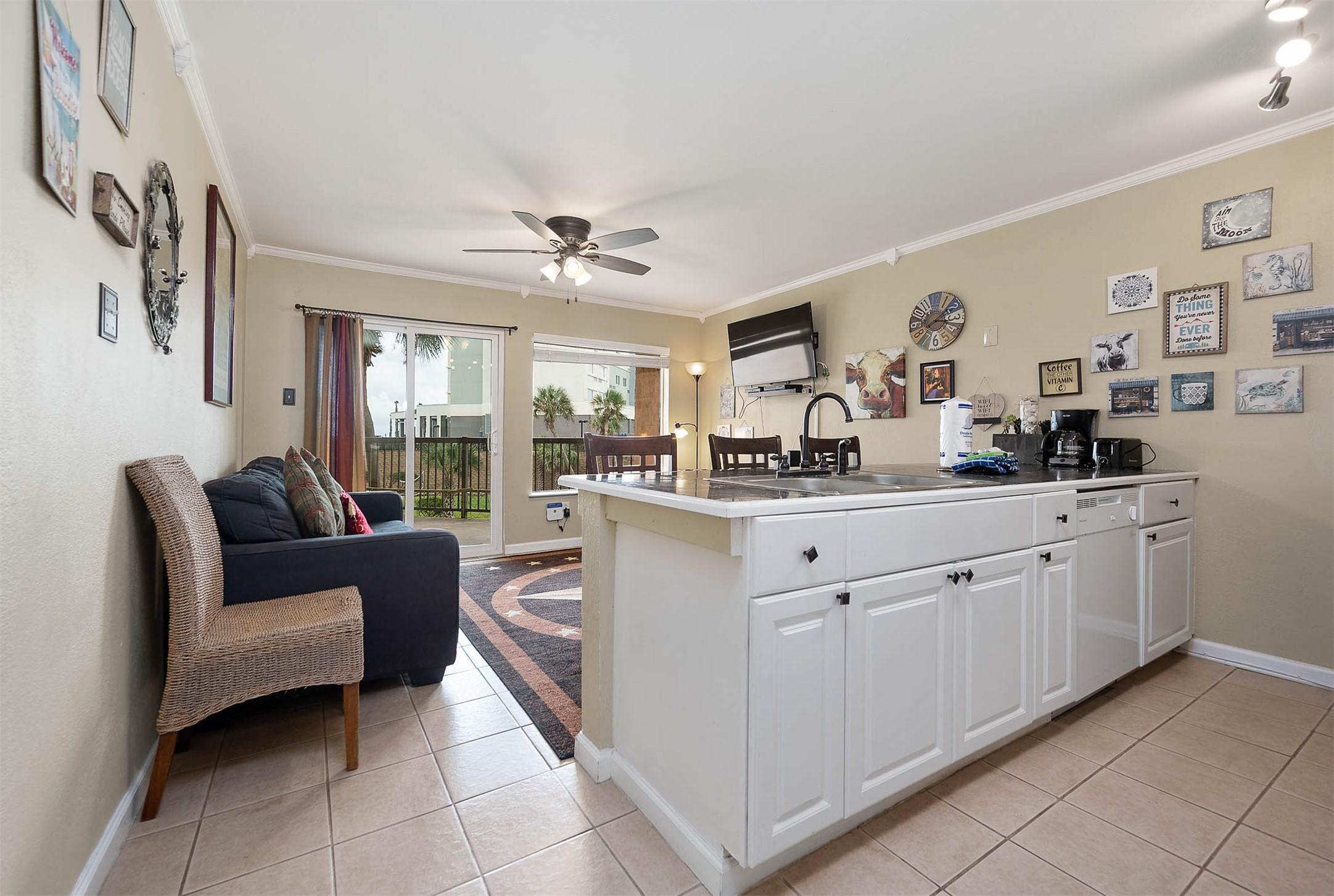 Image 3: efficient condo one bedroom one bath with bunk roo