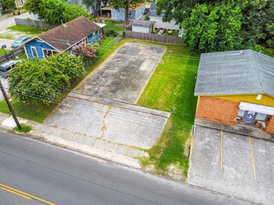 213 E Texas Avenue