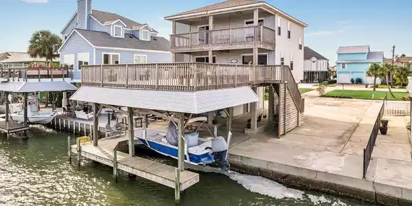 Image 4: Experience waterfront living at its finest in this