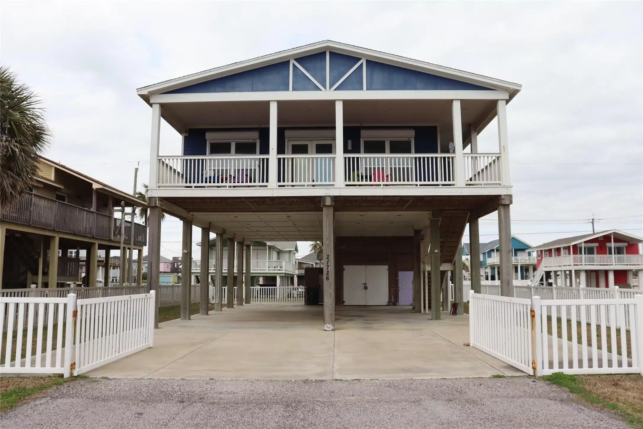 Image 1: Front of 21726 San Luis Pass Rd.