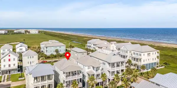 Image 3: Welcome to 802 Beachtown Passage, where you can en