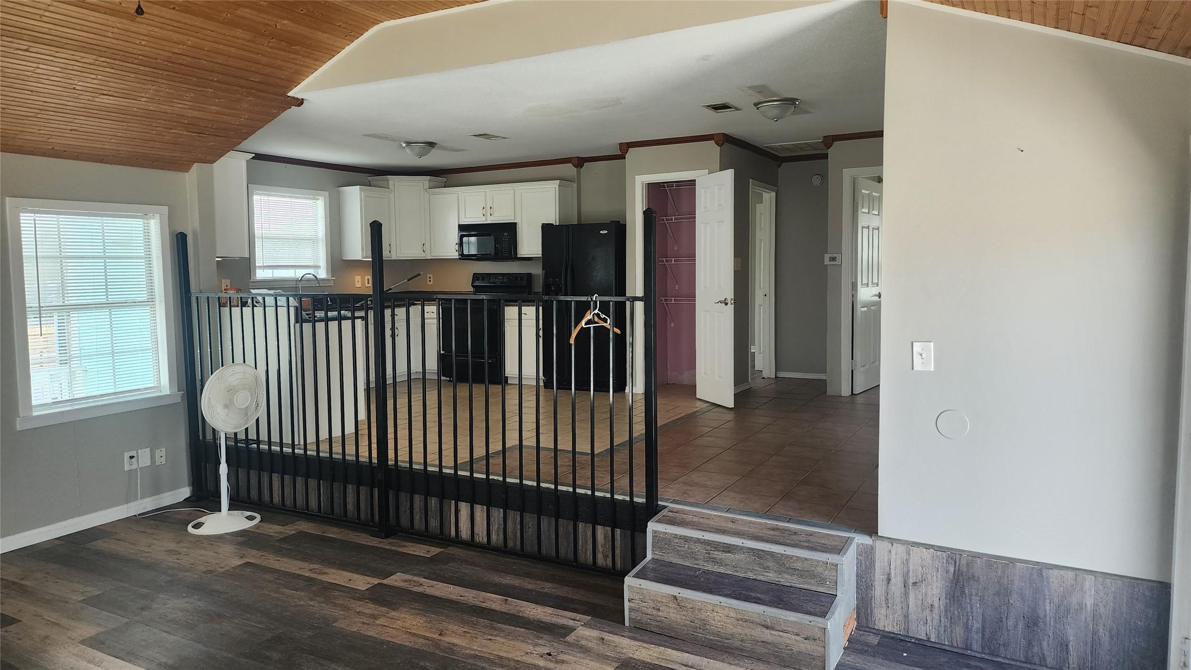 Image 4: Upstairs kitchen