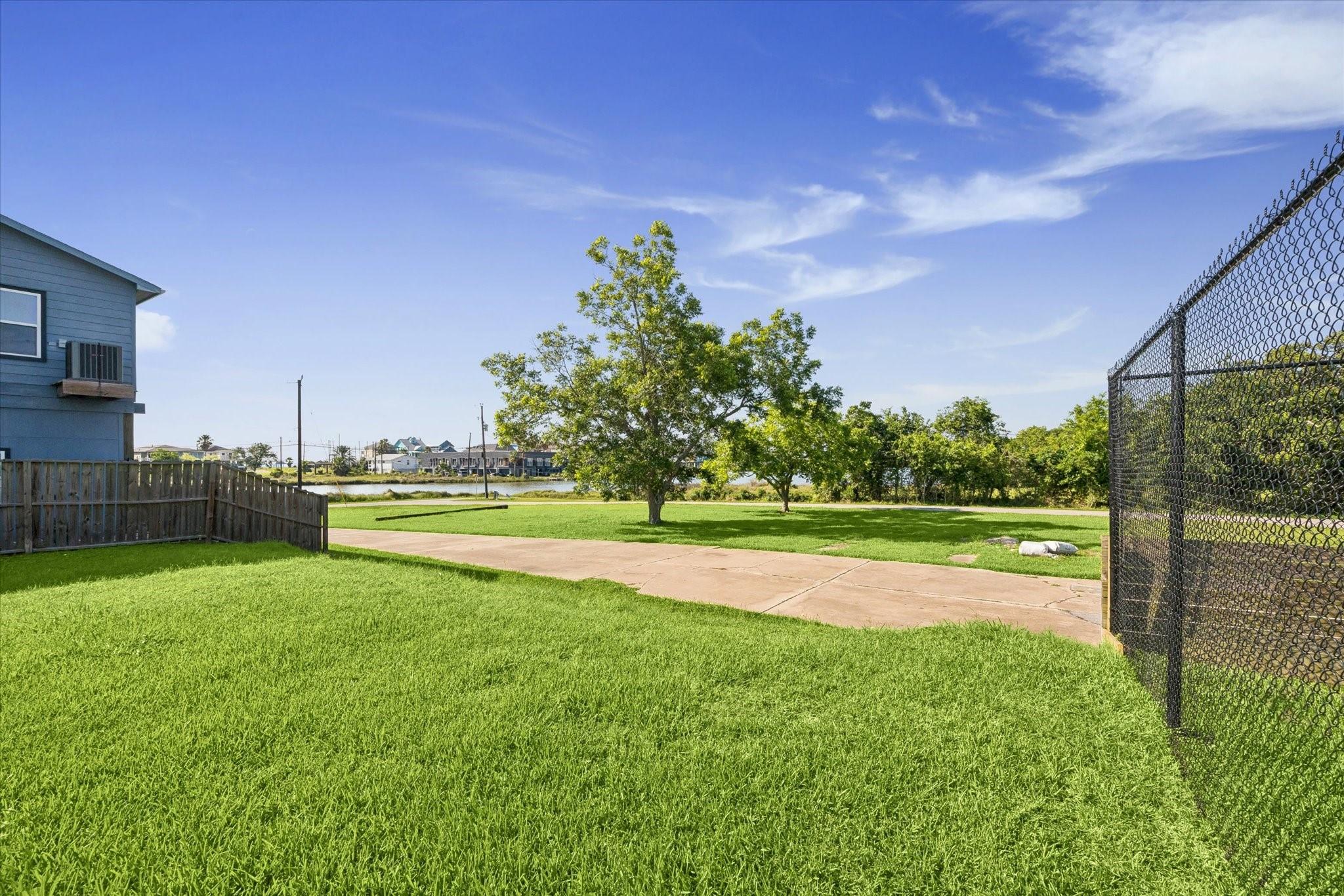 Image 4: Nature views from the back of the lot perfect for