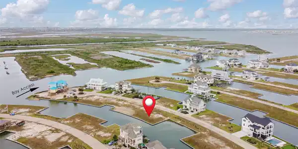 Image 3: This property has quick access to West Galveston B