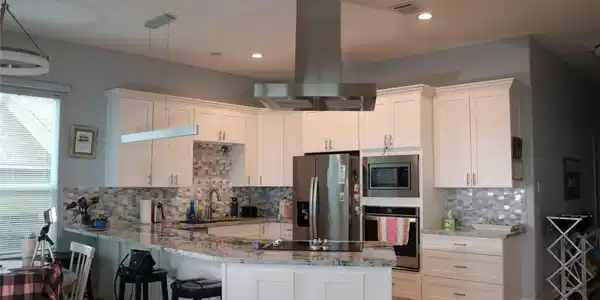 Image 3: Kitchen. High ceilings,  stainless steel appliance