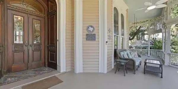 Image 3: The home&rsquo;s grand entrance features substantial pan