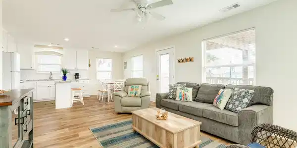 Image 2: Experience seamless living with an open-concept sp