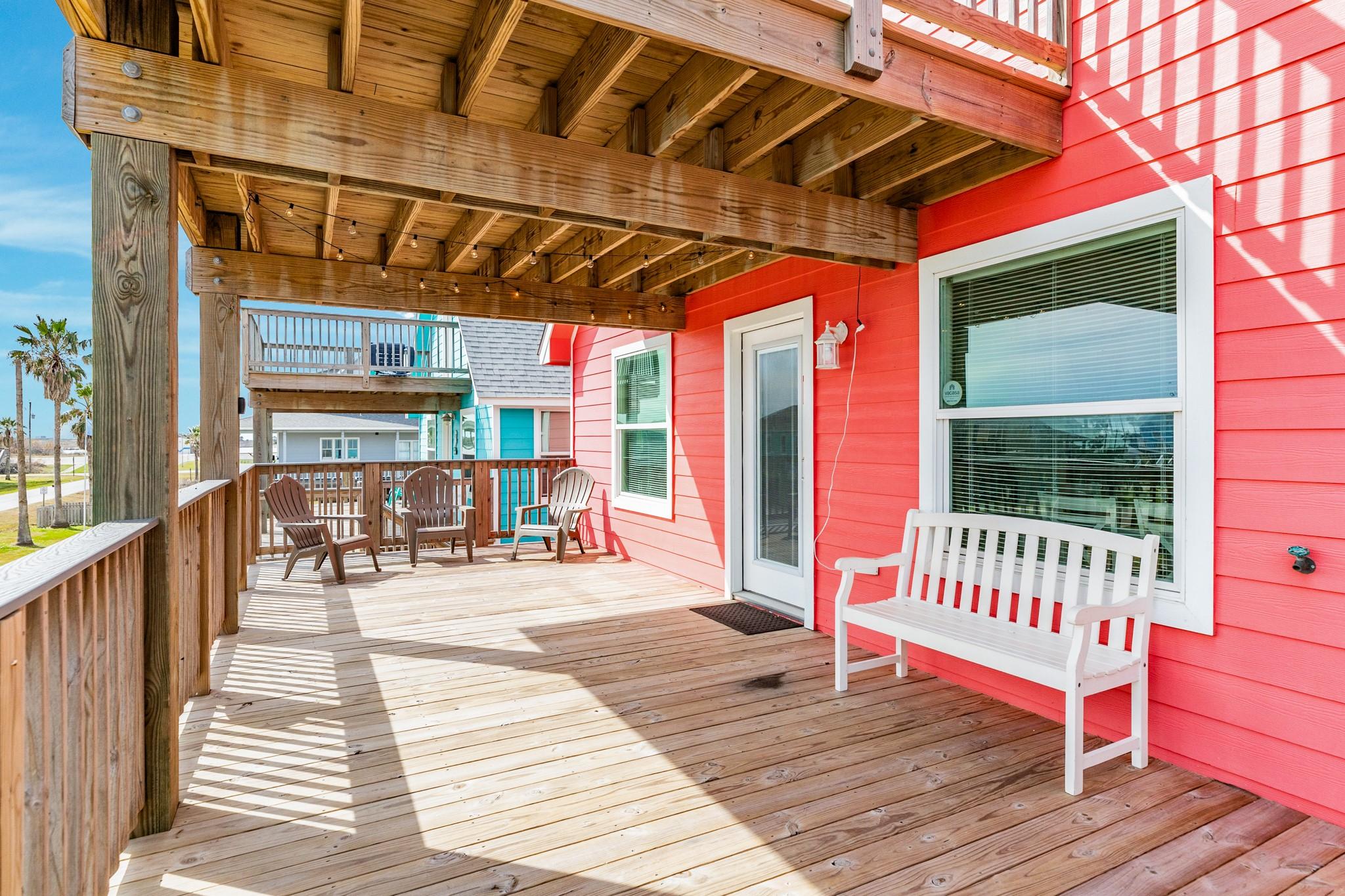 Image 4: Spacious lower deck perfect for entertaining guest