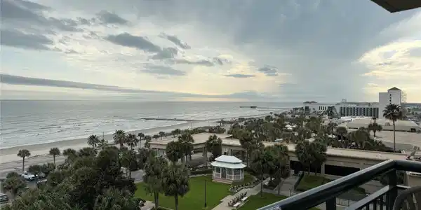 5220 Seawall Boulevard