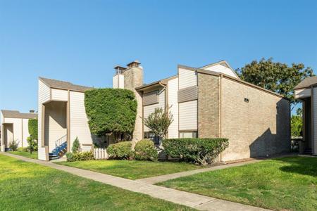 7034 N Holiday Drive