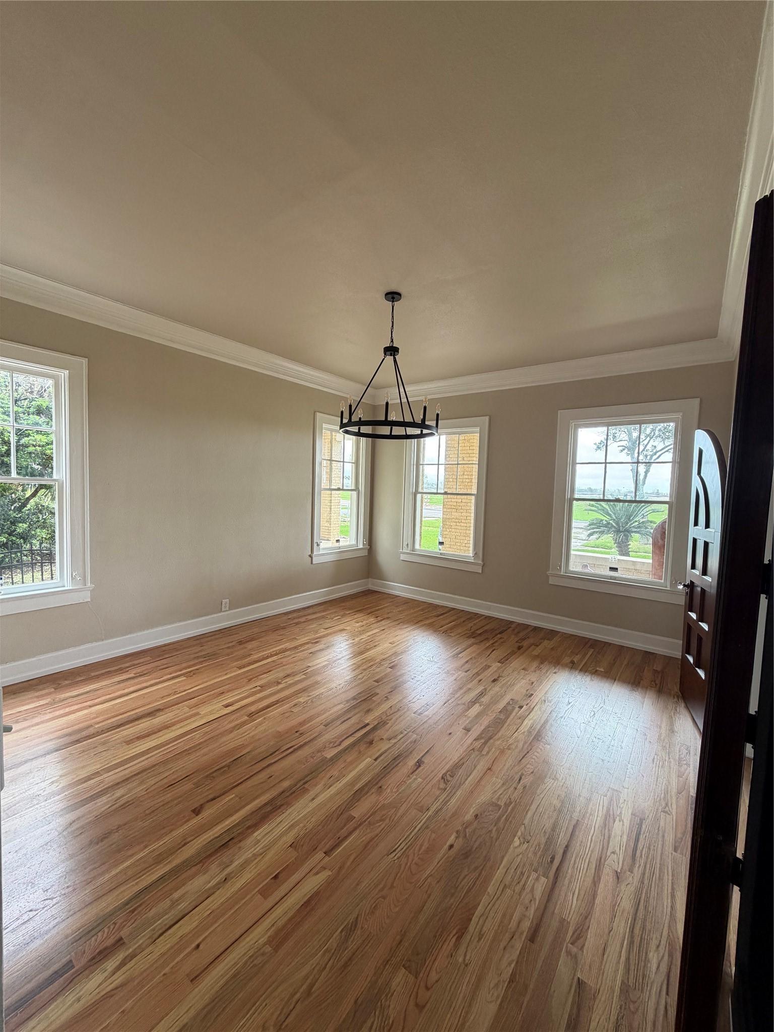 Image 4: Dining Room