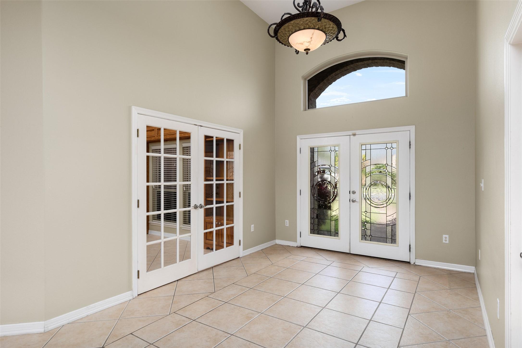 Image 3: Expansive living room perfect for relaxation and e