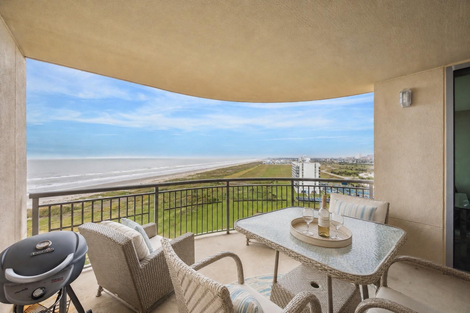 Image 2: Beachfront balcony enjoys private views to the wes