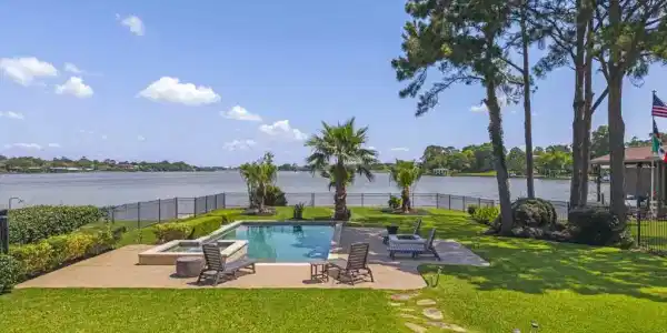 217 Lakeshore Circle