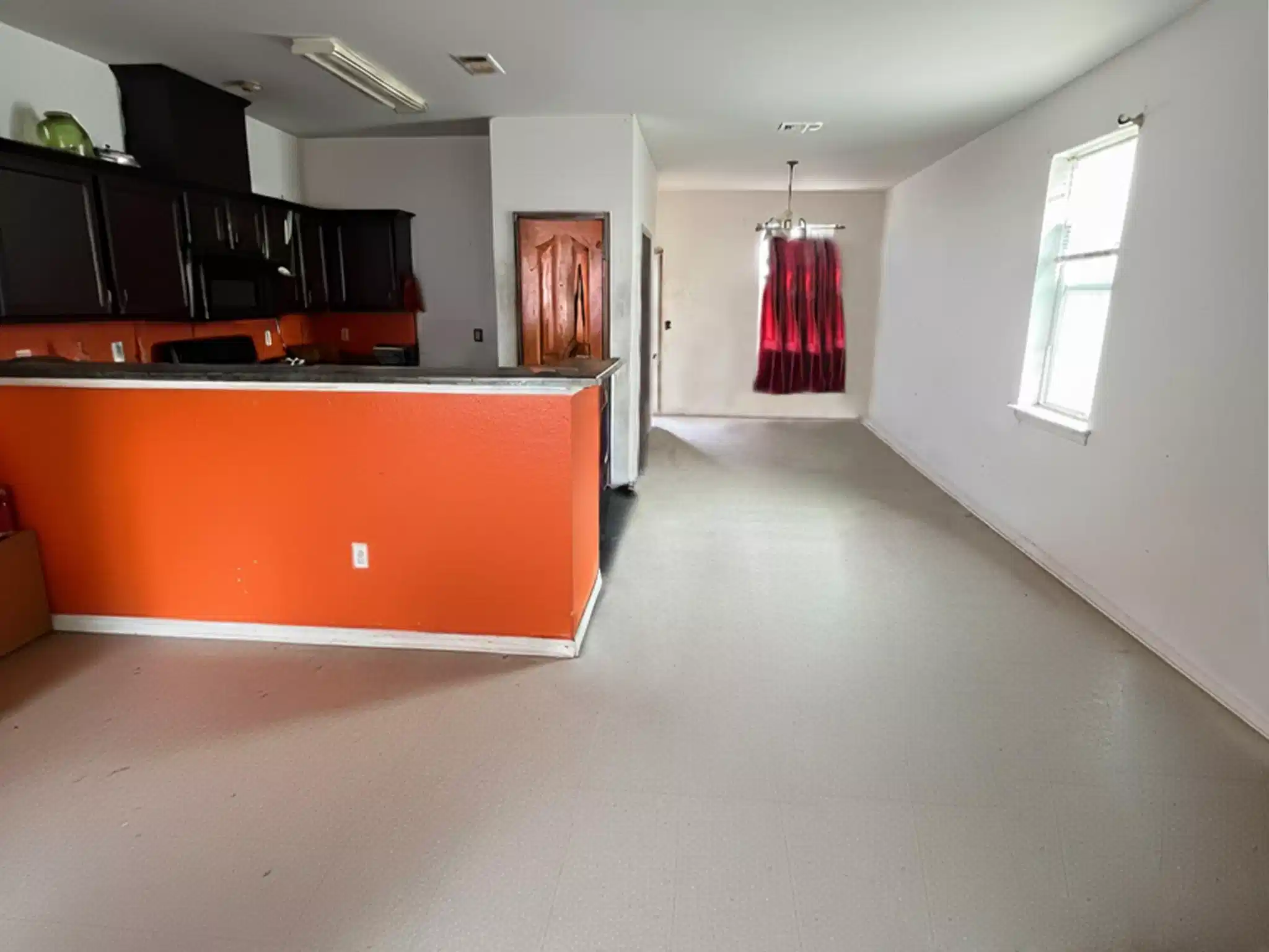 Image 1: Spacious open-concept kitchen and dining area with