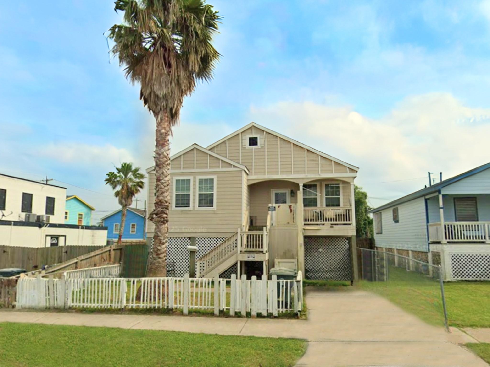 Image 2: Beautiful raised 4-bedroom, 3-bath home in the Gal