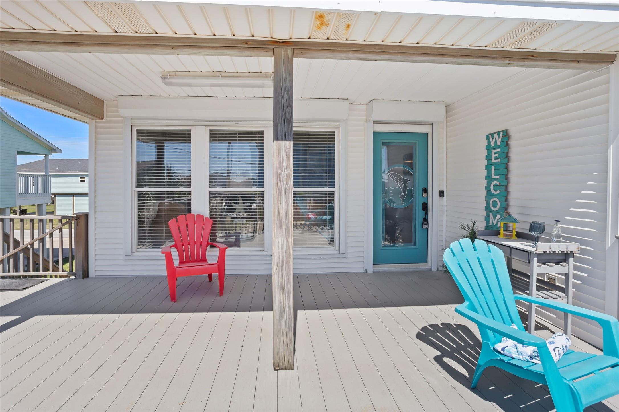Image 4: The upper balcony has a nice covered space as well